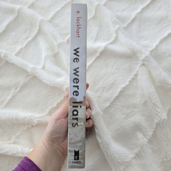 💙3/$25💙 We were liars by‎ E.Lockahart Softcover Novel - Picture 3 of 4